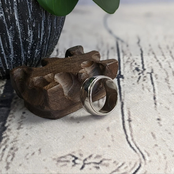 Silver color wide band thumb ring, unisex - Picture 3 of 6